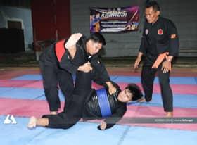 Tempuh perjalanan 100km demi cinta pada seni silat