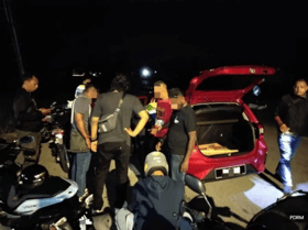 4男凌晨偷电缆被捕