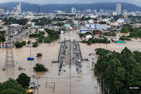 Malaysia intensifies rescue efforts as Hat Yai floods worsen