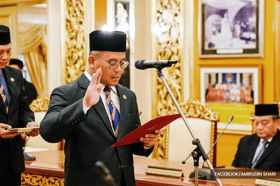 MB takes oath of reappointment to Selangor Royal Council 