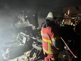 满家乐公寓一单位失火　一男子阳台被烧死