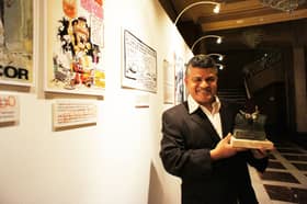 Dari makmal perubatan ke medan satira