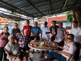 பூசிங் பொது சந்தையில் பொதுமக்களுடன் பத்து காஜா எம்.பி வி.சிவக்குமார் 