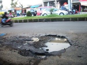 Assemblyman asks to solve damaged road issue, coordinator confirms action has been taken