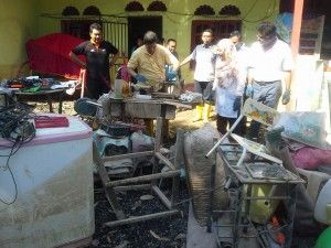 Selangor donates sewing machine, ensure that Perak flood victims do not lose income