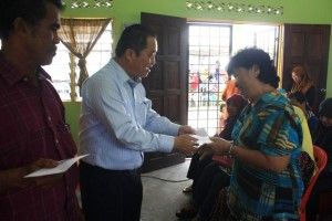 黄瑞林：减孩子开学负担  适耕庄50单亲妈妈领援助金