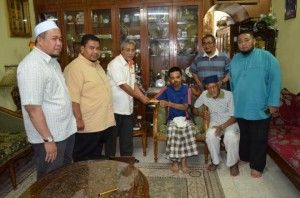 Kelantan government presents contribution to Amirul Shazrie