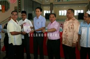 PR brings 'ong' to the residents of Bagan Sungai Burong