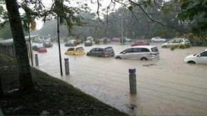 Main road in front of Serdang hospital flooded