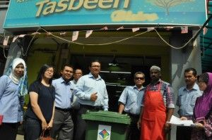 MDKL distributes 422 garbage bins