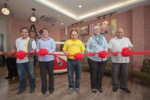 黄洁冰：带动周边行业  雪旅游年放眼700万游客