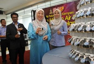 Drink 3 litres of water a day to avoid heat stroke due to the equinox