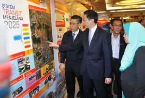 鼓励地方政府推动社区巴士  邓章钦：造福人民及改善交通