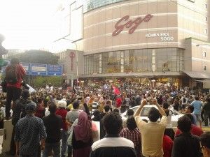 10,000 march from Sogo towards KLCC to urge for Anwar to be released