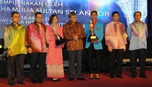 Chew Yi Wei & Syakilla Salni selected as the 2014 Sportsman and Sportswoman