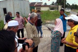 Developer broke septic tank causing stench at Taman Sekamat
