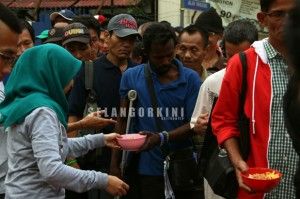 Homeless man's metaphor of "do not want to get in line" because bitterness towards GST