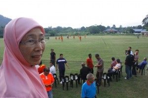 Kak Wan will work to upgrading Mengkuang Titi football field