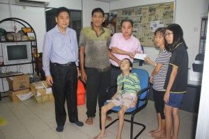 少年摔倒至脑部重创  黄瑞林捐助减陈家负担