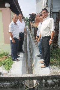 村民受促勿丢垃圾入沟    防适耕庄C村闪电水灾