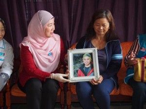 Mother of Kinabalu mountain pilot did not expect to be helped by 'people from far away'