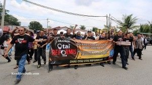700 gathered in front of prison to celebrate Anwar's birthday