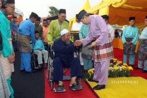 Worldwide Holdings Berhad hands over RM2.16 million in business zakat