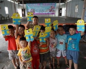 新沟渔村飘书香  70对亲子享阅读乐