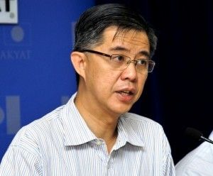 Asking Azmin to pick PAS or DAP is a ridiculous idea