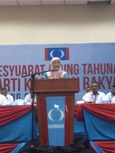 Wan Azizah: Do not waver, focus on overthrowing BN