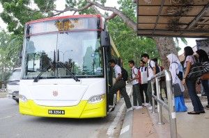 精明巴士驶入安邦和加影