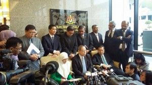 林吉祥遭冻结议员资格半年 阿兹敏：民主黑暗的一天