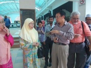 Wan Azizah: "Those who raised Najib up are now with the people to topple him"