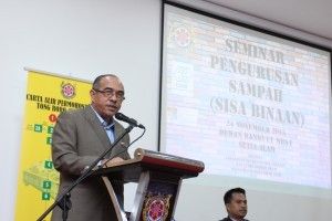 莎市政厅检查水泵运作       防突发水灾来袭