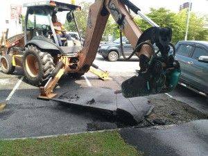 莎市政厅拆7店违建斜坡