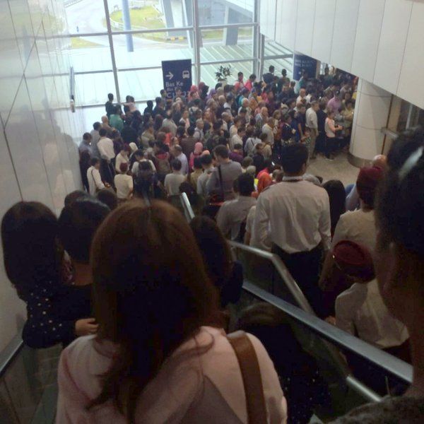 கேஎல்ஐஏவில் தொழில்நுட்பக் கோளாறு: பயண நேரத்திற்கு முன்பாக விமான நிலையம் வந்தடைவீர்!