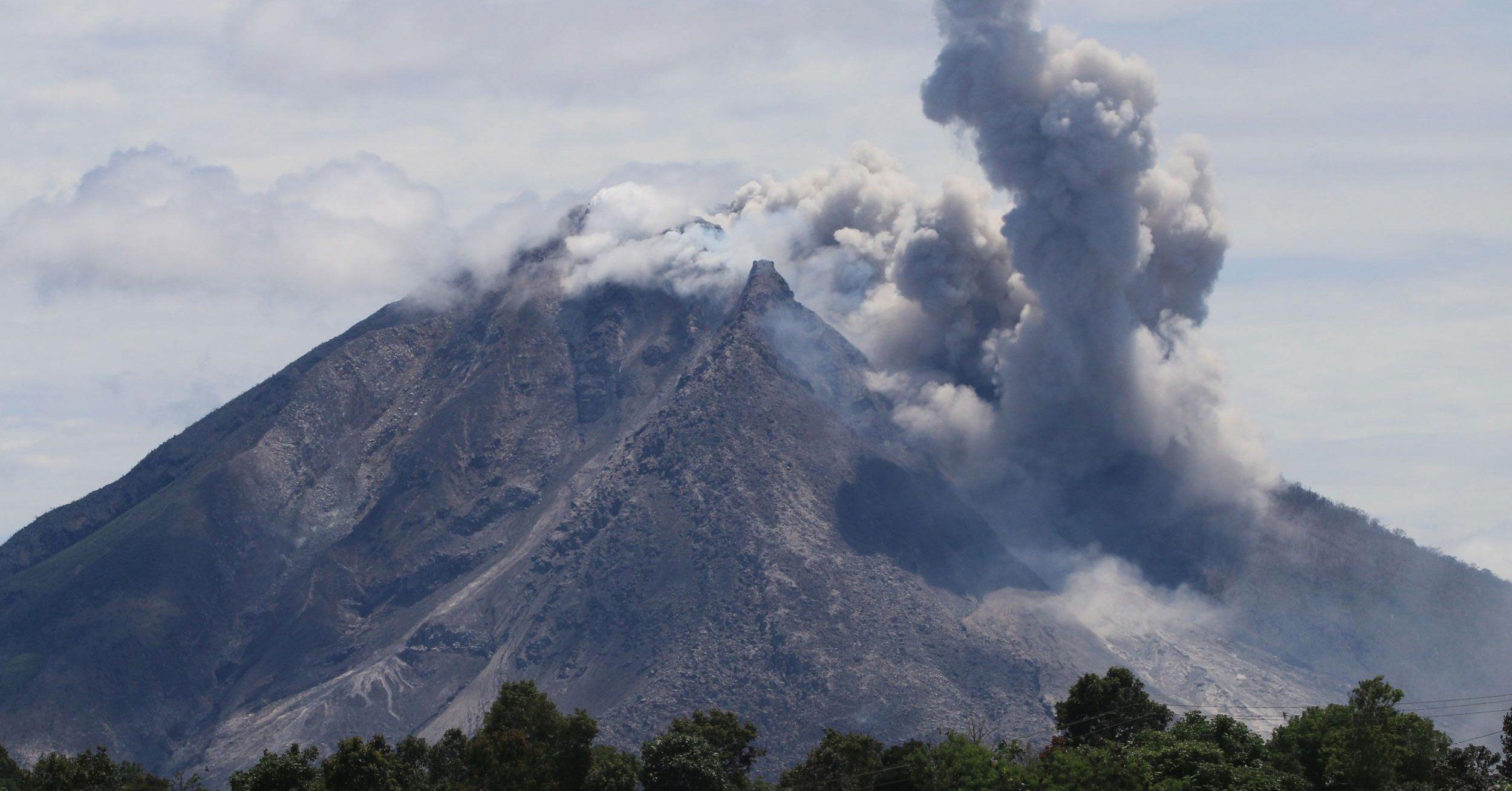 Gunung Sinabung di Sumatera Utara kembali meletus