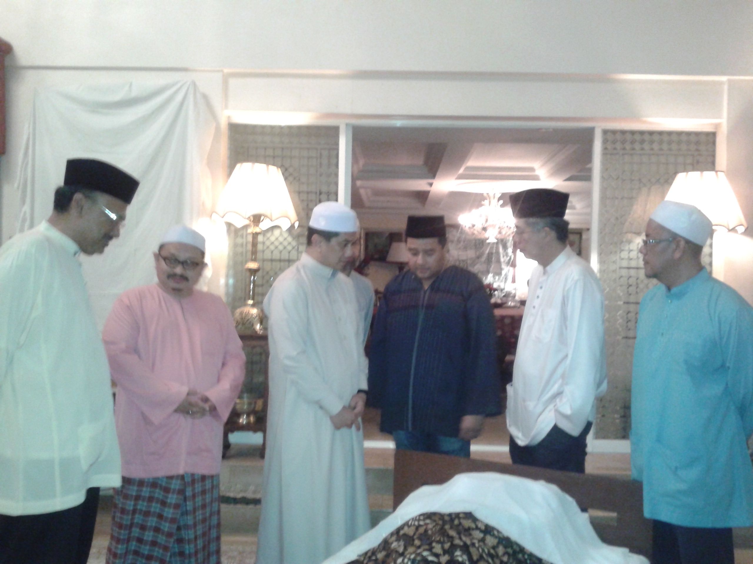 MB beri penghormatan terakhir kepada Allahyarham Dollah Kok Lanas