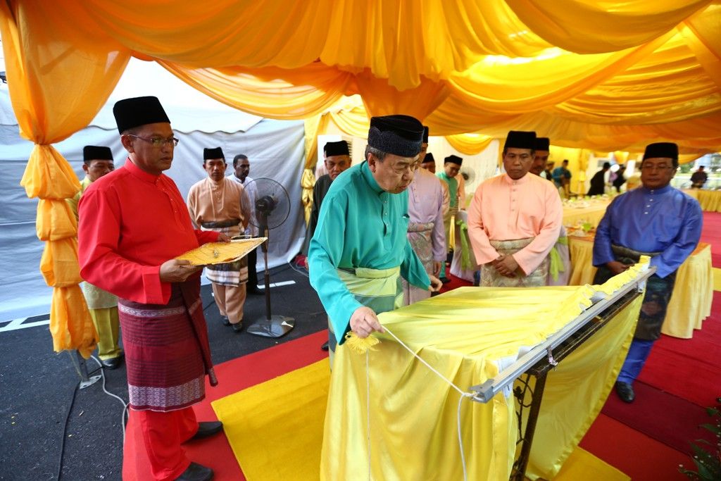 Sultan rasmi Masjid Selayang Baru