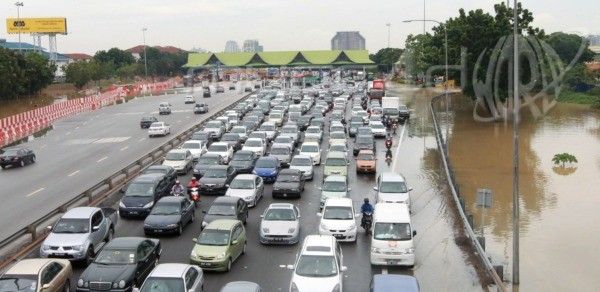 建议定期办听证会 听民意共建家园