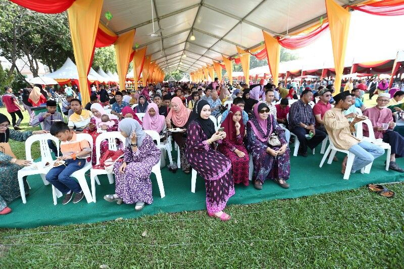 Joyous festivities at Selangor Aidilfitri Open House