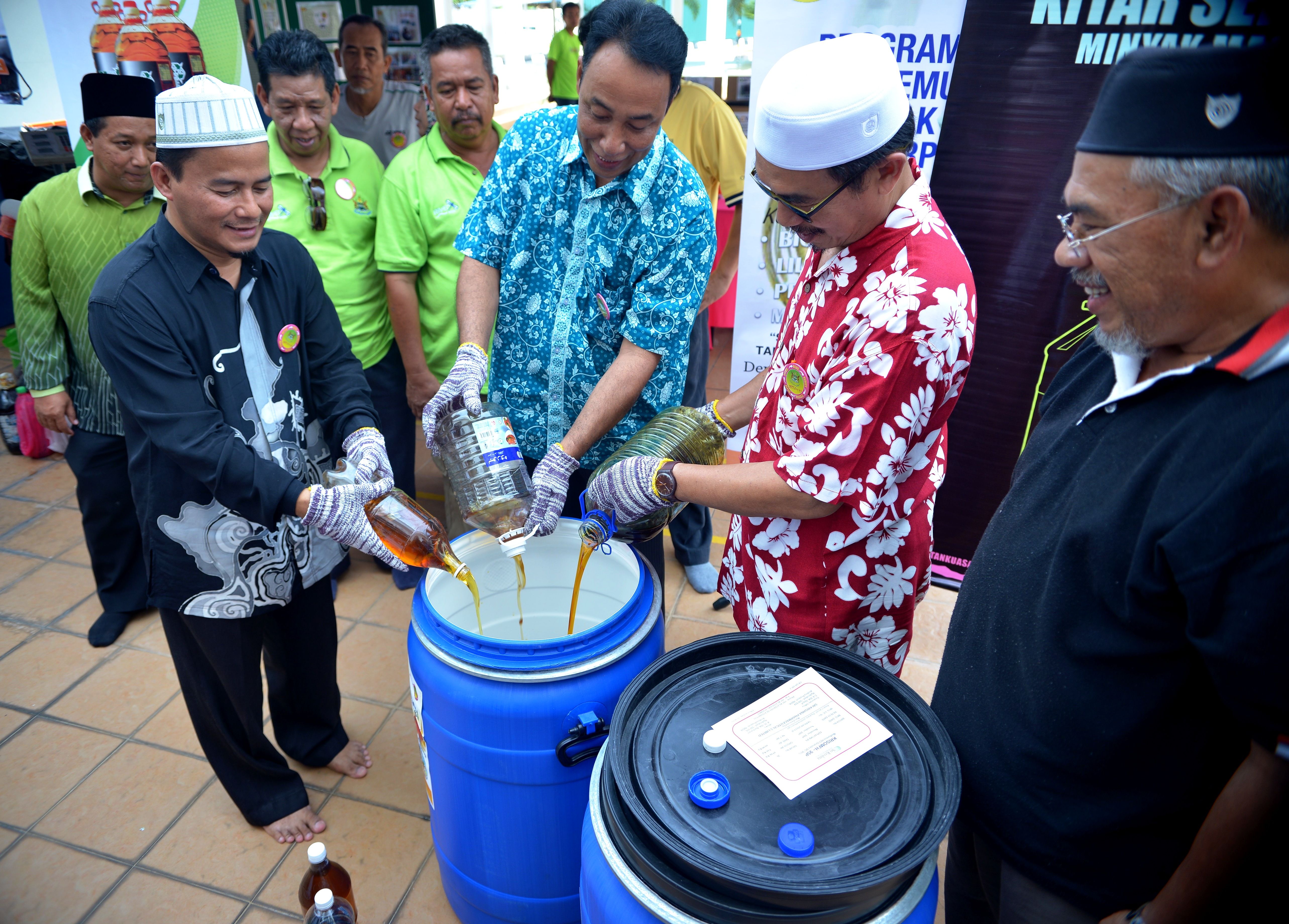 巴生市会委2承包商  回收废油再循环使用