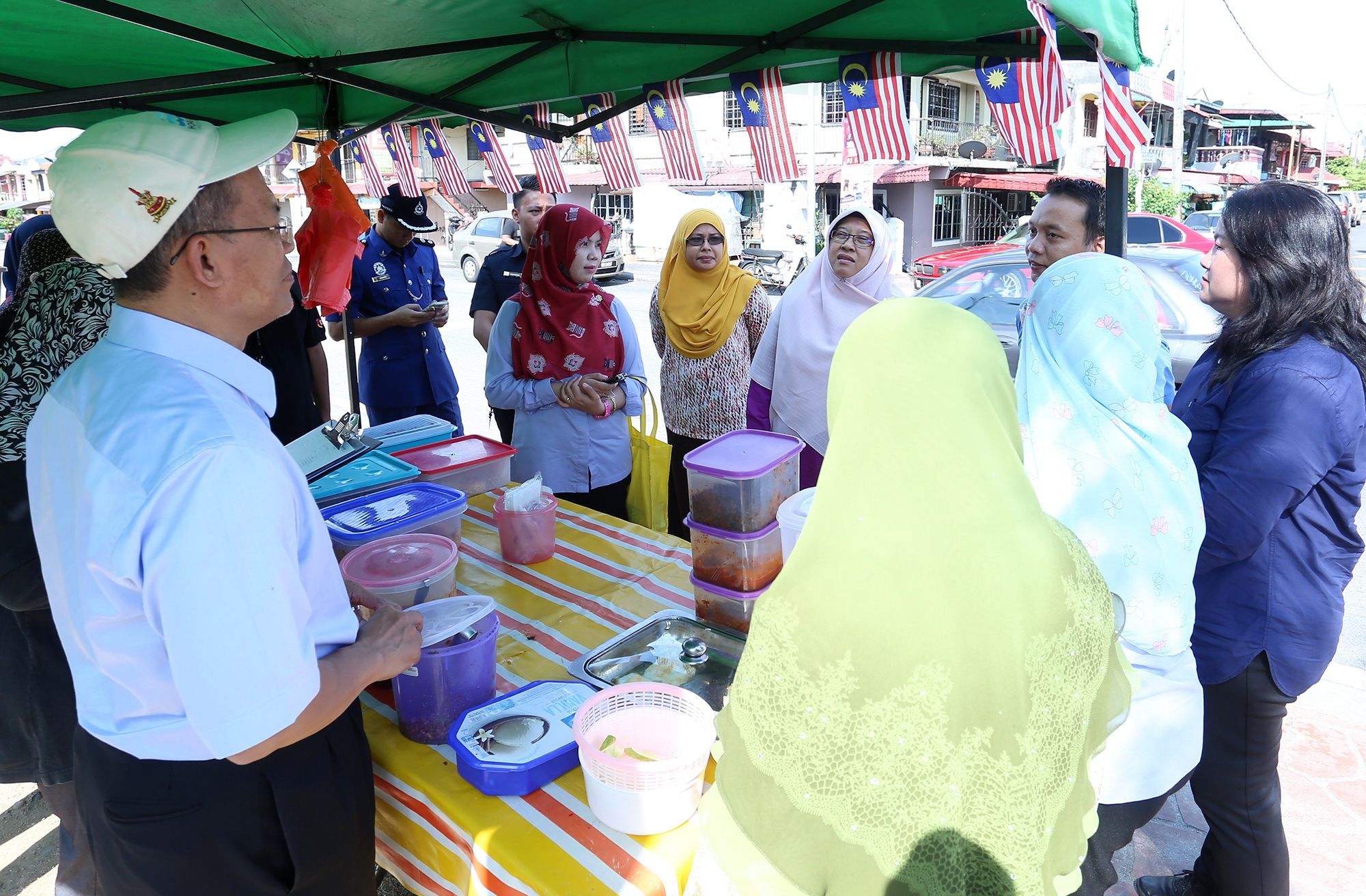 哈妮查：执法效果有限  拟双赢方案助非法小贩