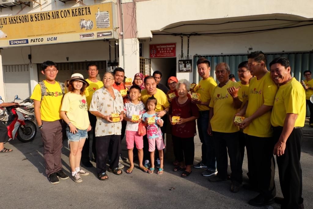 黄瑞林派千盒月饼  与民共庆团圆佳节