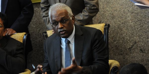 派发物资被指违令引群聚 警开档查巴生国会议员查尔斯