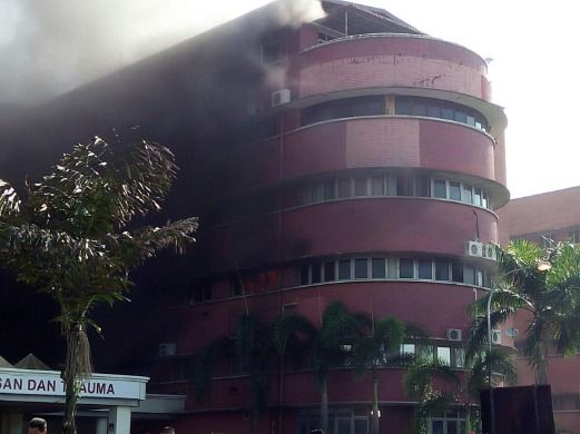 新山中央医院火灾6人死  雪大臣深表哀悼