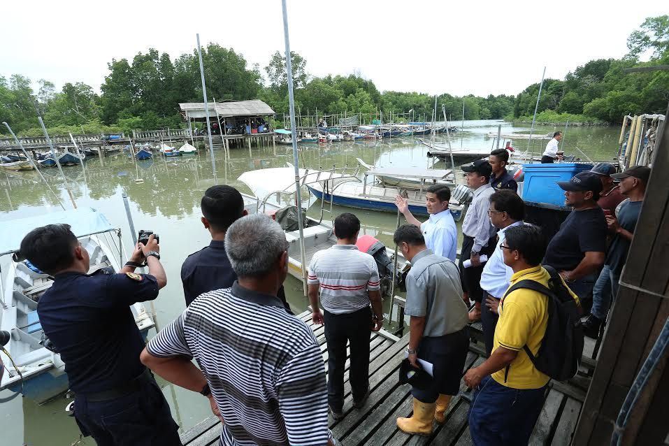 抢修海堤及增水泵  雪竭尽所能防狂潮