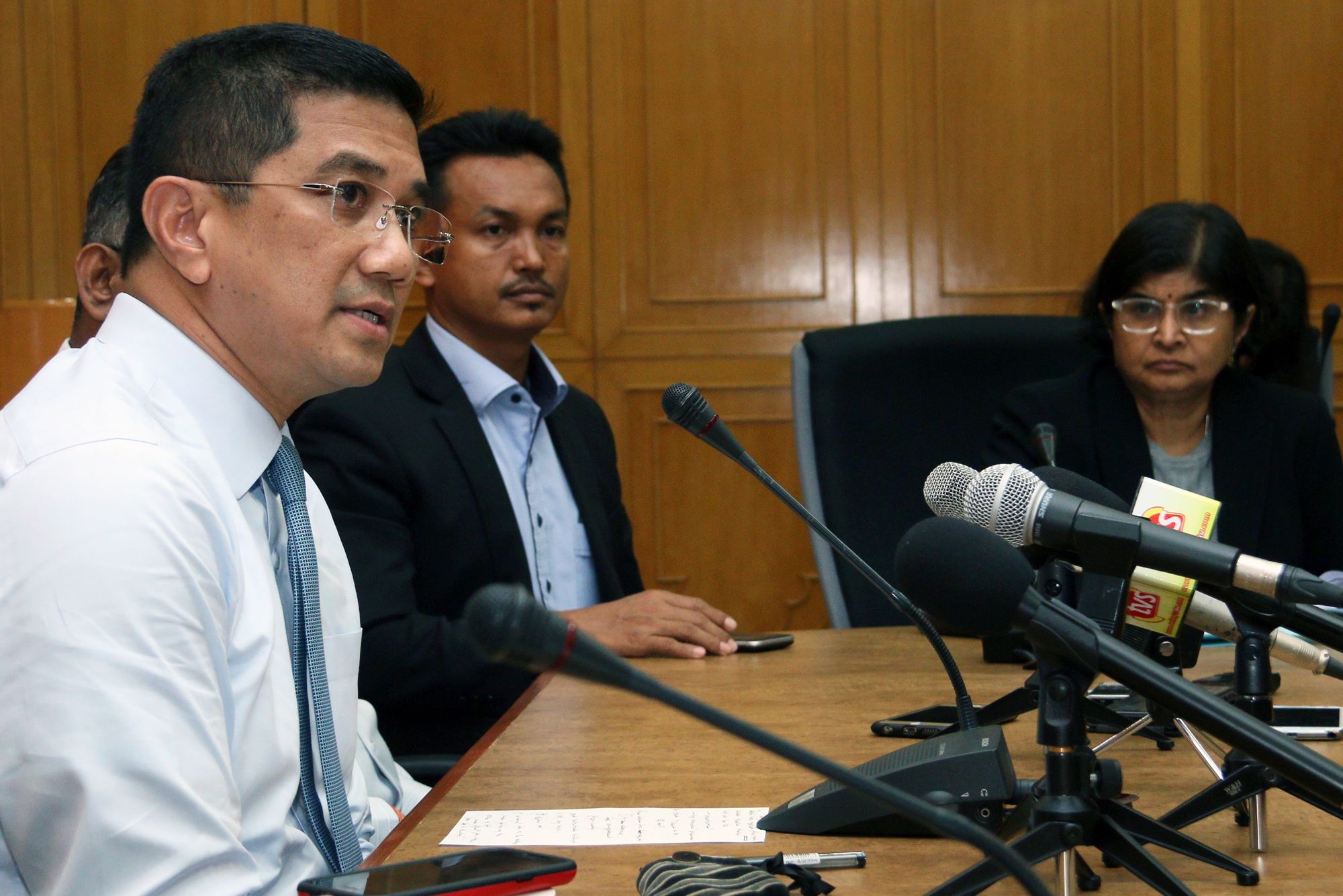 雪申请庭令禁选区重划