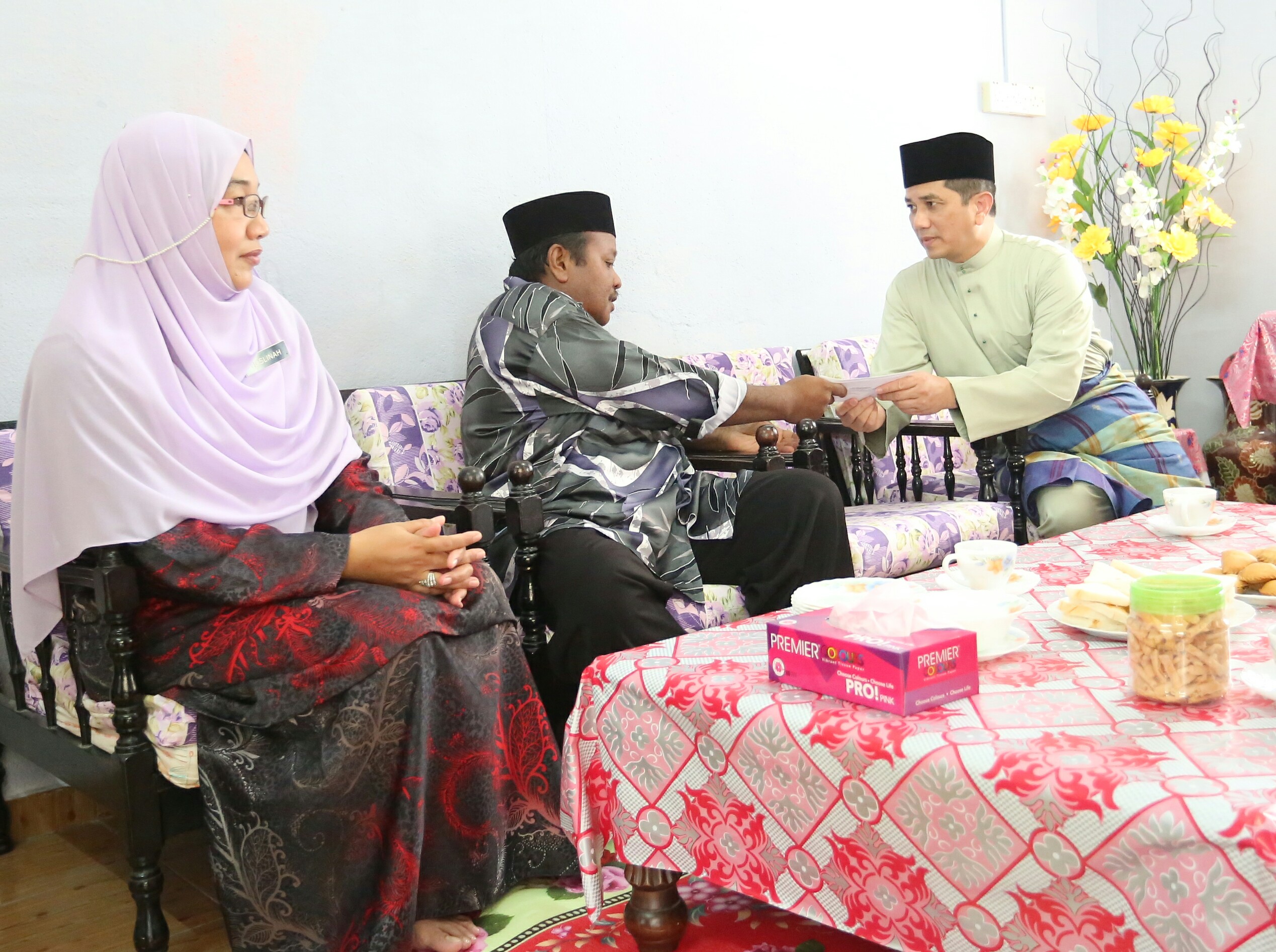 MB visits army veterans