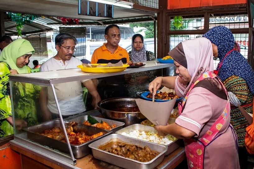 Selangor benar restoran, kedai serbaneka operasi hingga 2 pagi